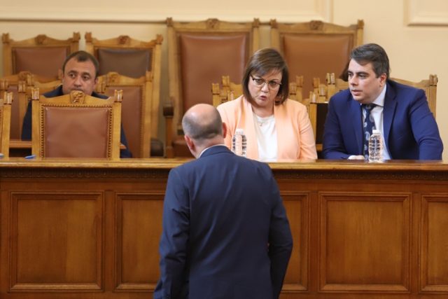 Корнелия Нинова Асен Василев