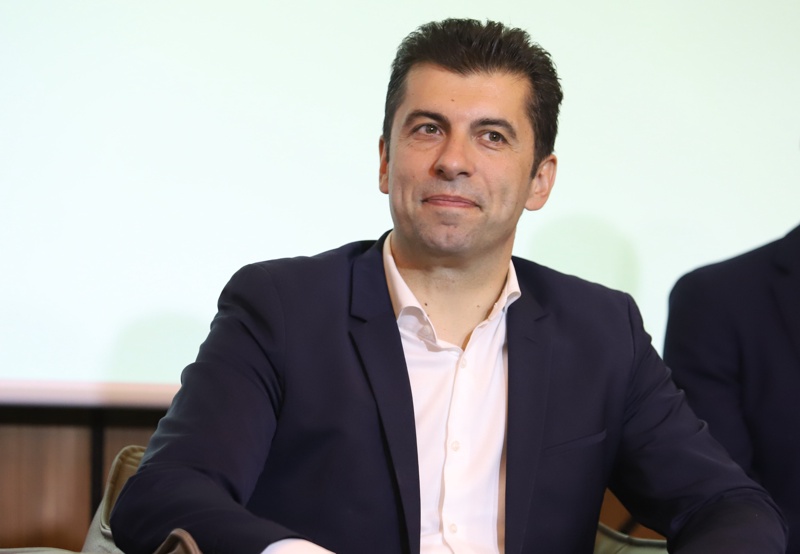 Кирил Петков: Пеевски иска през мобилния си телефон да управлява държавата
