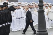 Владимир Путин приема военно-морски парад