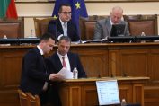 депутати парламент пленарна зара Делян Добрев Жечо Станков