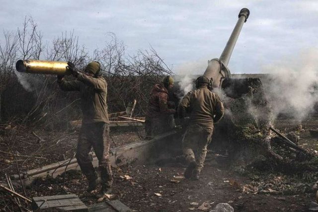 Украйна война артилерия украински военни
