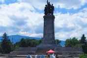 Палатков лагер на Левицата пред Паметника на Съветската армия