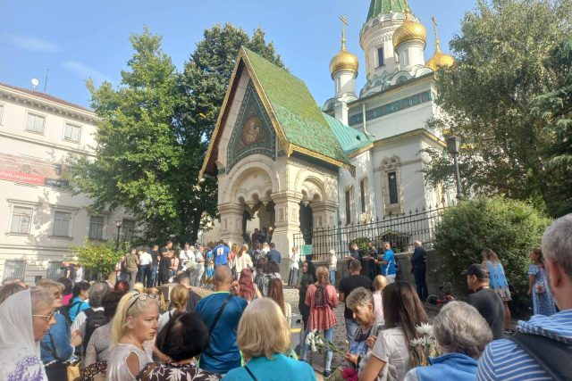 граждани искат отваряне на Руската църква