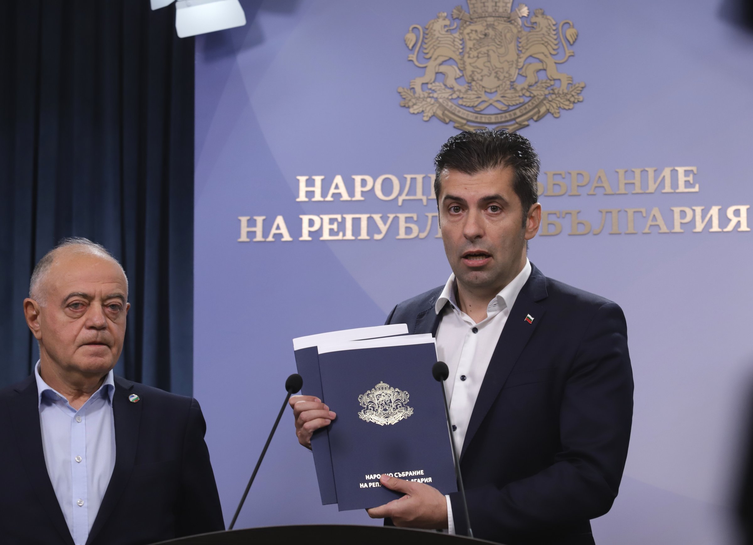 Реформата на ПП-ДБ в службите се сведе до смяна на хората на Радев, но и така няма да мине