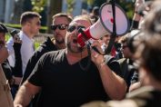 НЕ ПОЛЗВАЙ конспиративен теоретик Алекс Джоунс