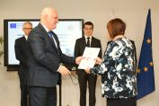 Галин Цоков връчва договори за STEM кабинети