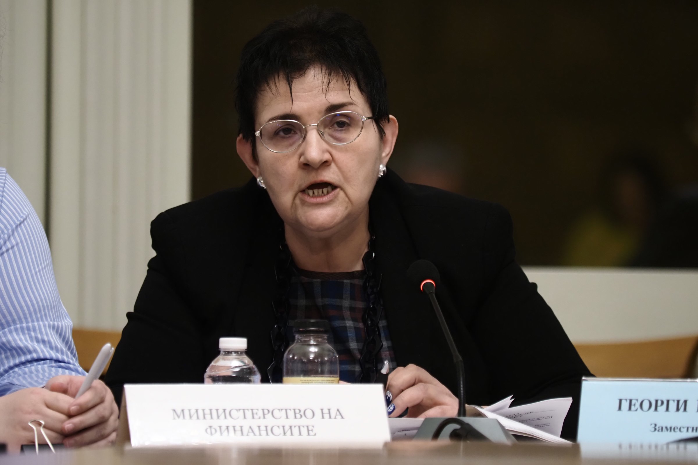 Финансовият министър разсрочи въвеждането на еврото чак за 2026 година