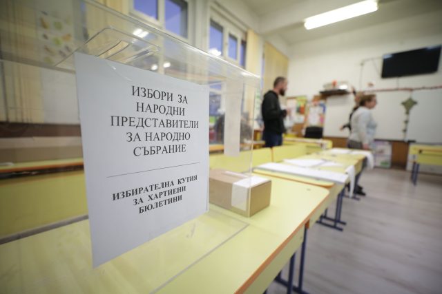 Избори листи снимка 15 гласуване урна бюлетини