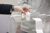 Избори листи снимка 12 гласуване бюлетини урна