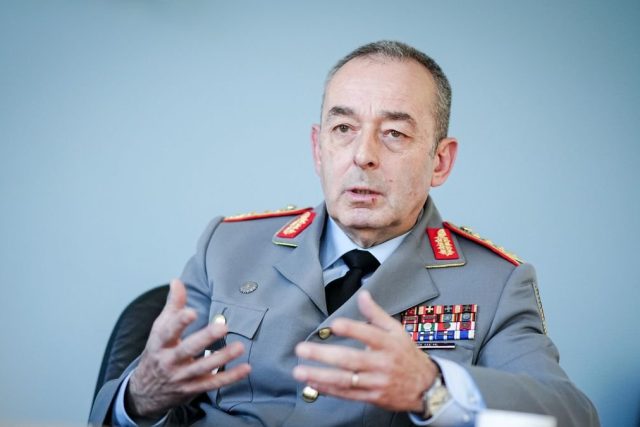 Генералният инспектор на Бундесвера (еквивалент на началник на отбраната, бел.ред.) генерал Карстен Бройер Германия