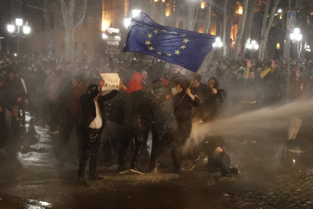 Грузия Тбилиси протест чуждестранни агенти закон