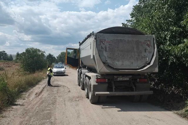 Строителни отпадъци, камион