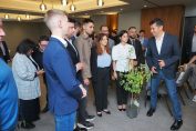 Кирил Петков с младежи на ПП