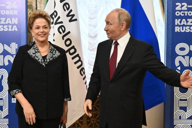 Владимир Путин и президентът на новата Банка за развитие на БРИКС Дилма Русеф на срещата в Казан