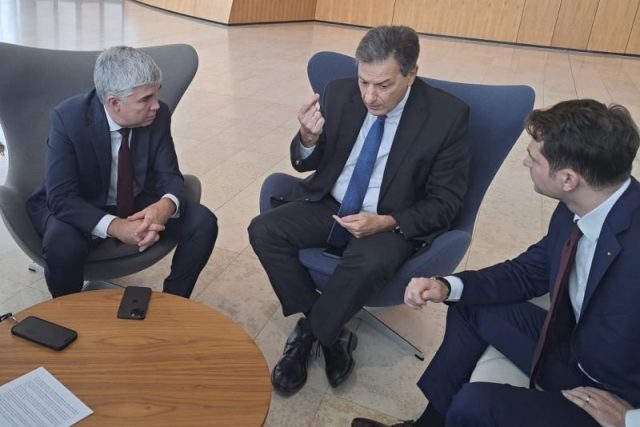 Владимир Малинов с министрите на енергетиката на Гърция и Румъния