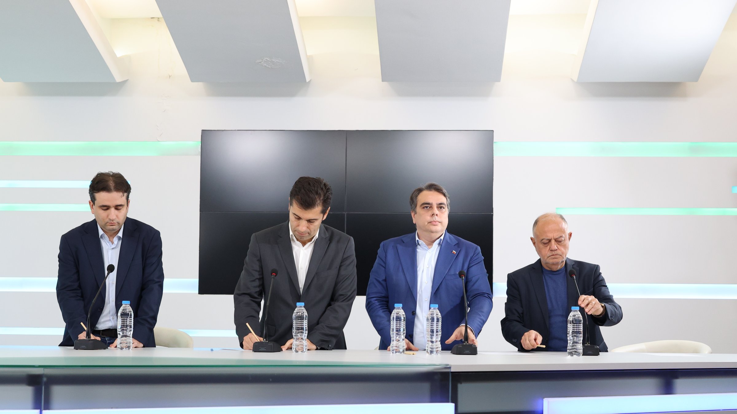ПП-ДБ изтегля кандидатурата си за шеф на парламента, ще подкрепи Силви Кирилов