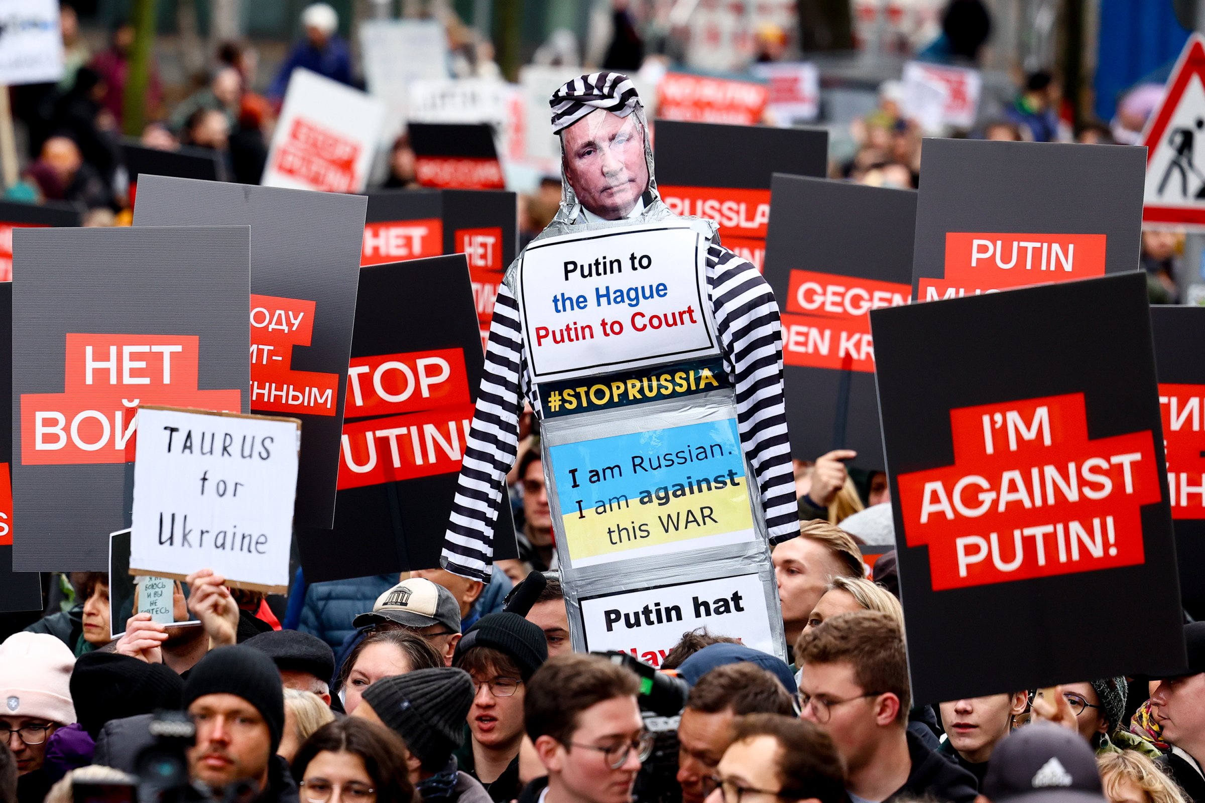 Протестът срещу Путин събра хиляди в Берлин, сн. ЕПА/БГНЕС