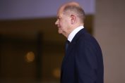 Олаф Шолц си тръгва след като е обявил уволнението на финансовия министър Лиднер пред журналисти