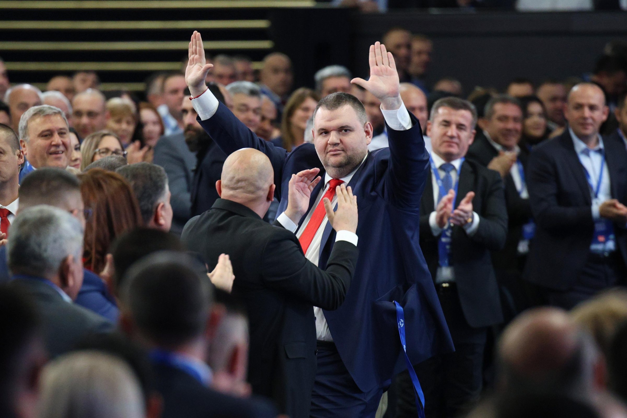 Пеевски премахна почетния председател