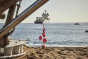 полагане подводен кабел
