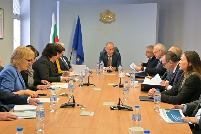 Министъра на образованието и науката на среща с АОБР