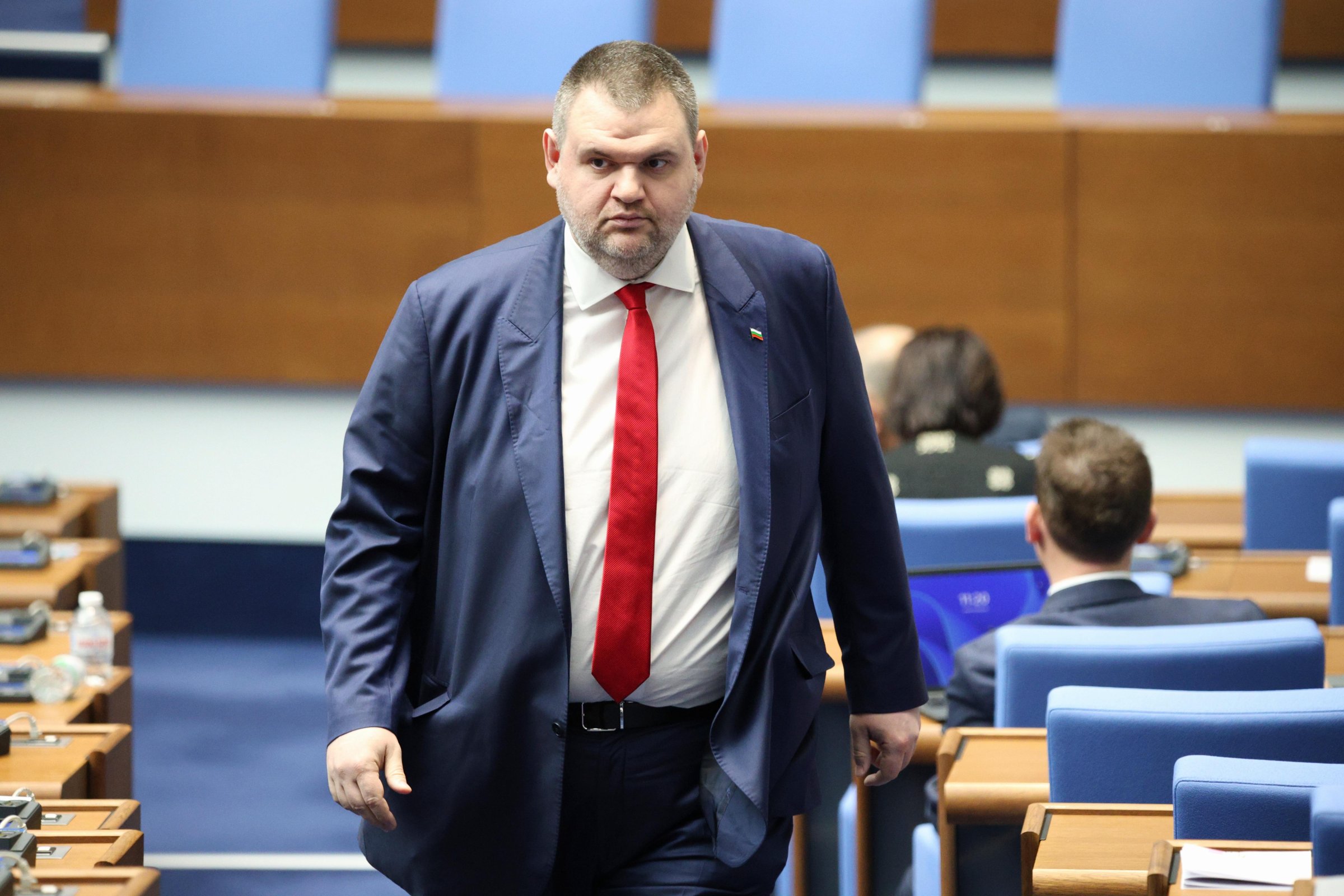 Отличеният за заслуги към Украйна Делян Пеевски вече е против военната помощ