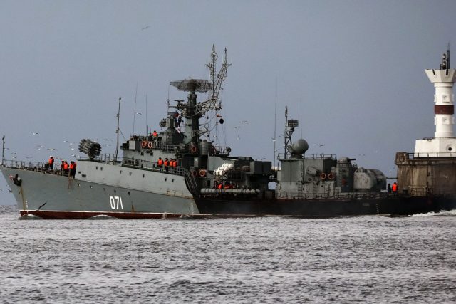 Руски военен кораб Севастопол