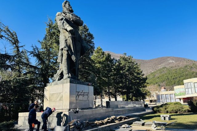 паметник, Христо Ботев, Враца