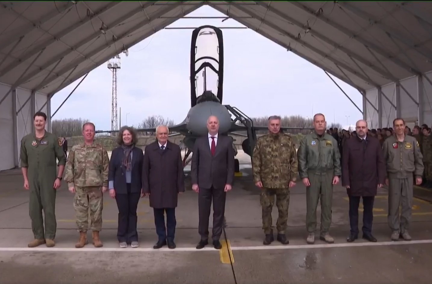 Една птичка пролет не прави. България прие своя първи F-16 (Видео)