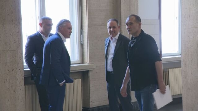 Домусчиеви и Васил Божков