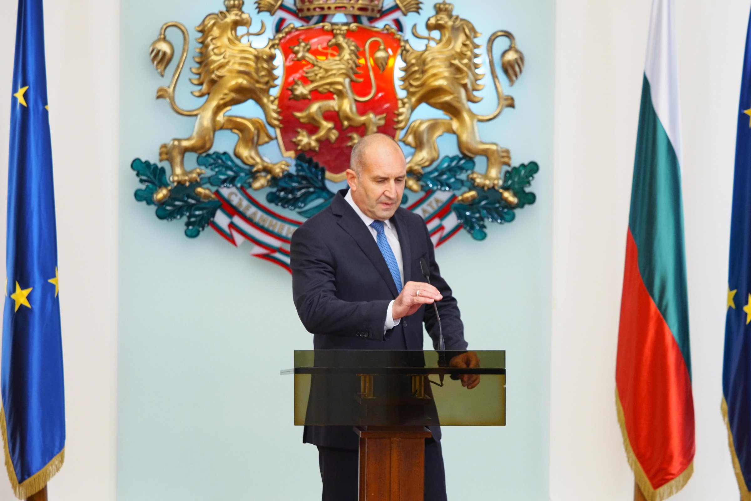 Радев: Референдумът не е срещу еврото, а за готовността ни за еврозоната