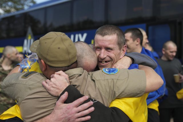 освободени украински военнопленници