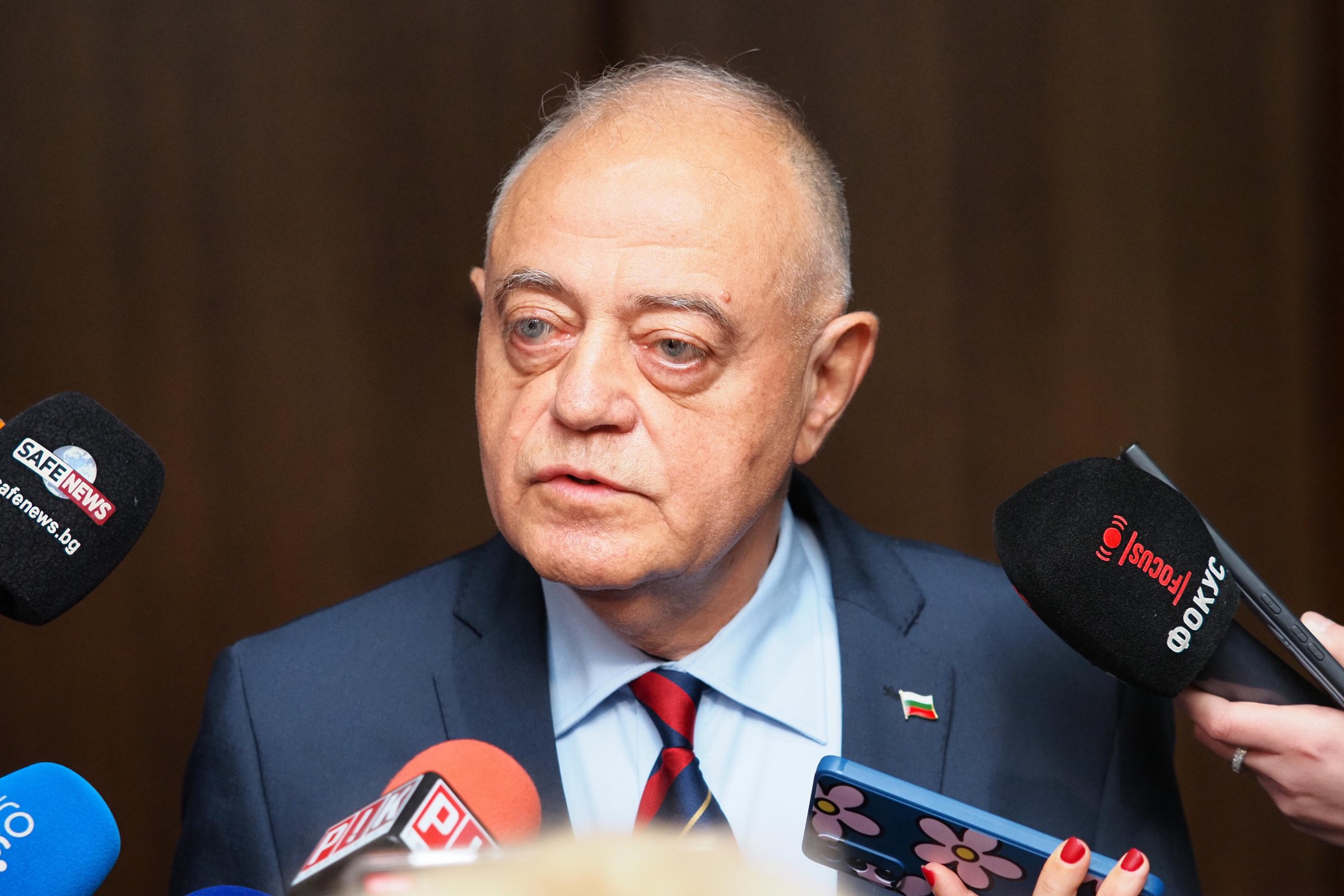 ДСБ търси кандидат за президент, който гледа към Запада