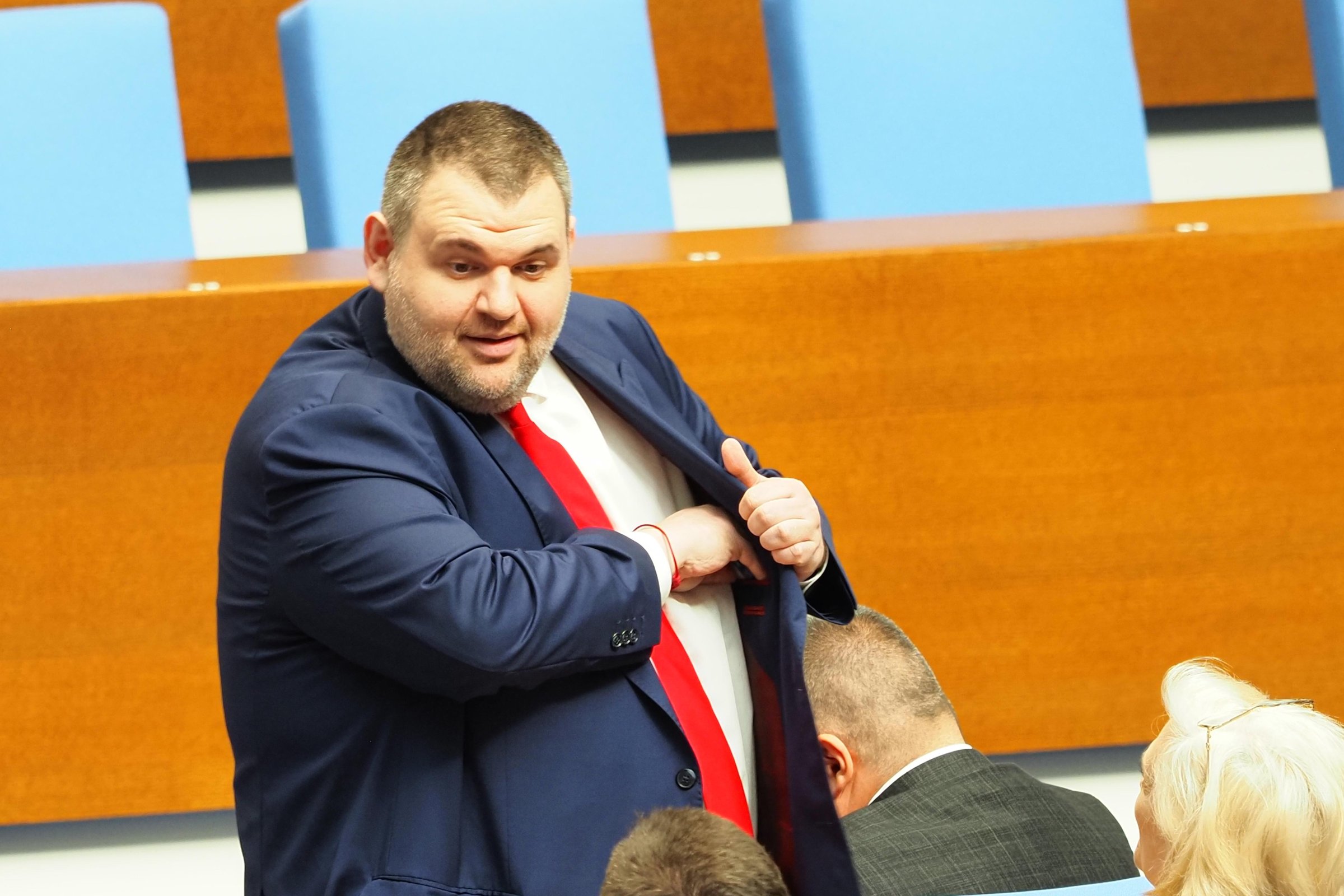 След процедурни хватки: ИТН спаси охраната на Пеевски от НСО