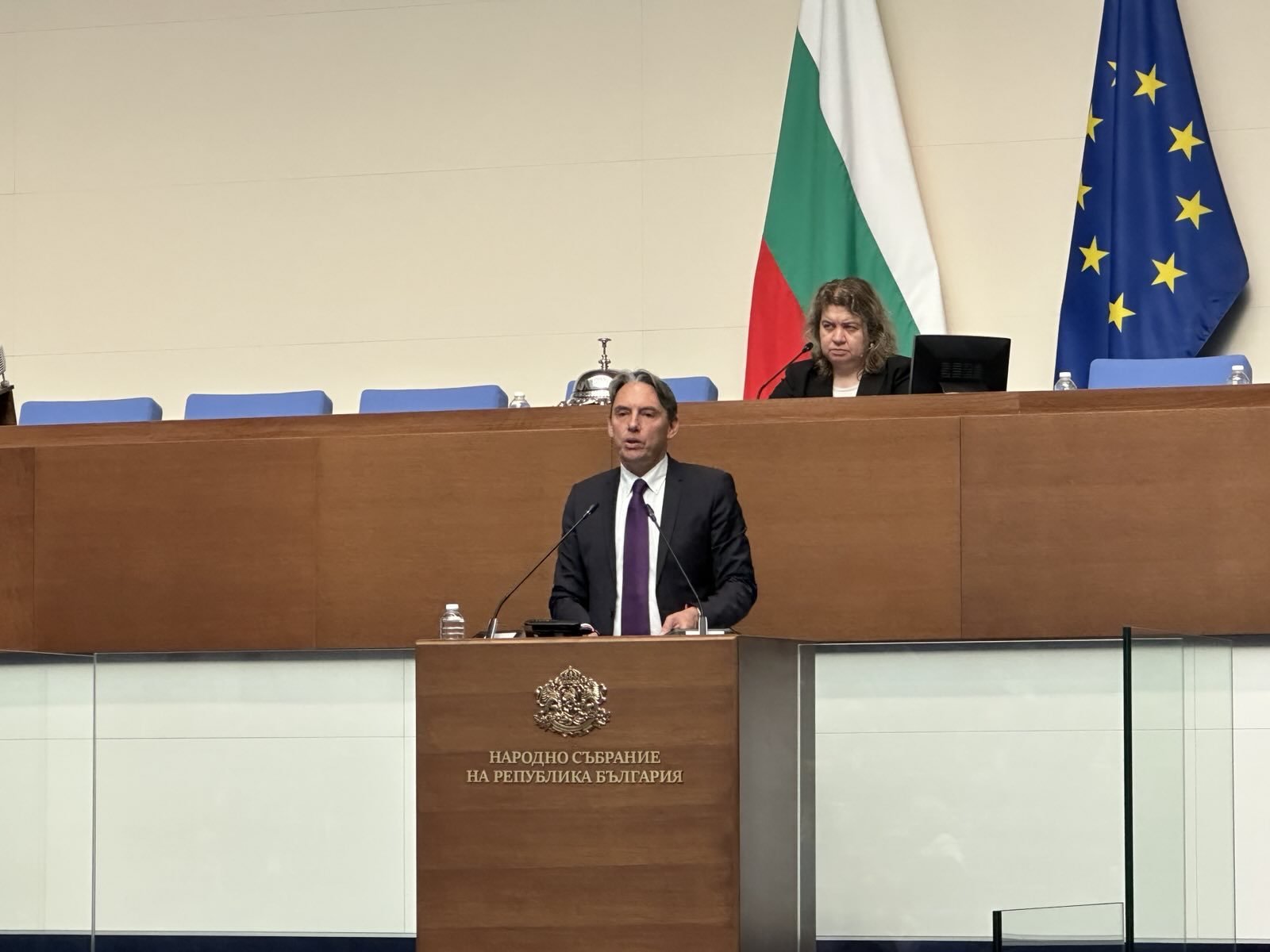 ПП-ДБ защити достойното заплащане за медиците с притча от парламентарната трибуна