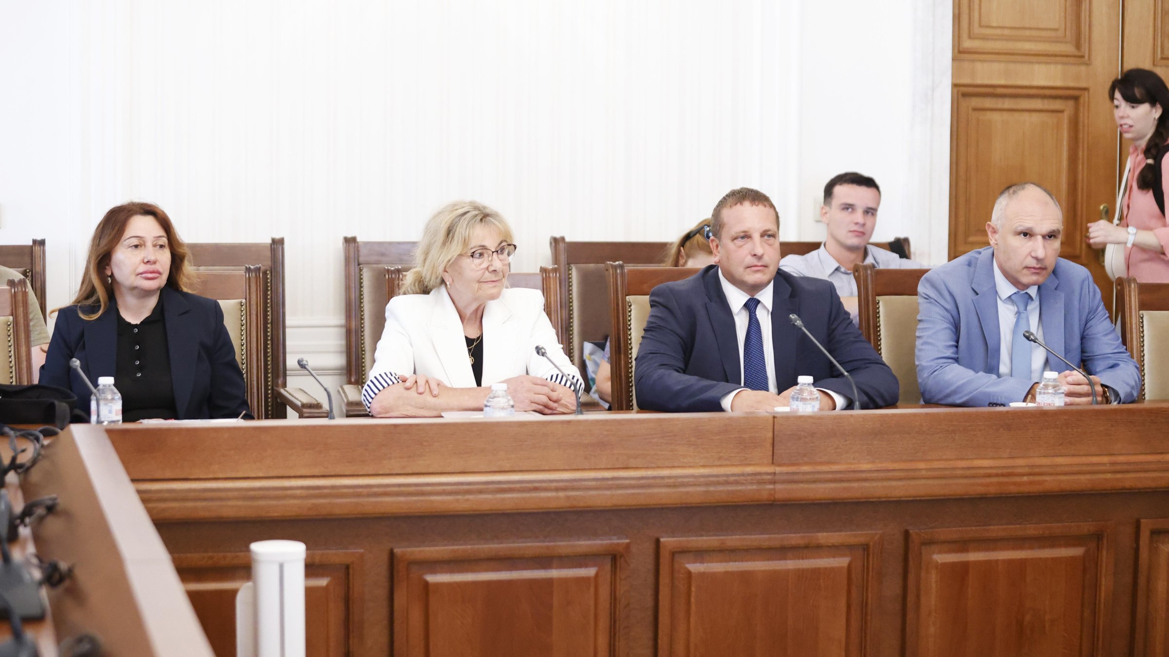 Издигнатите от властта за шефове на комисия Антикорупция получиха най-високи оценки
