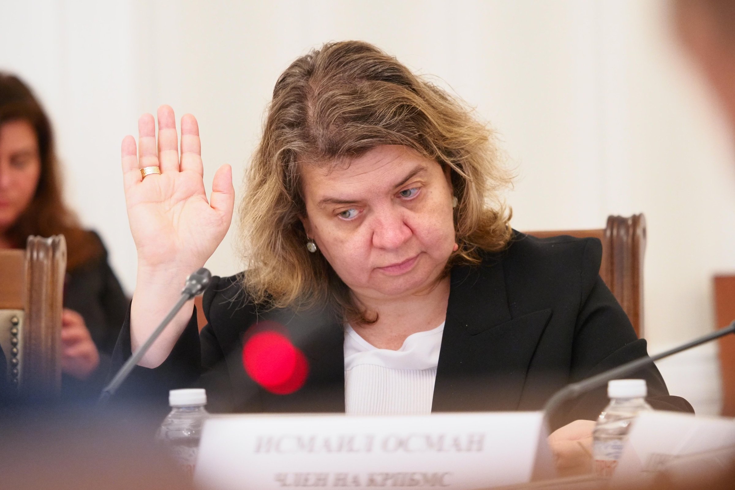 Според Киселова Гуцанов първо трябва да пита БСП, ако ще става служебен министър