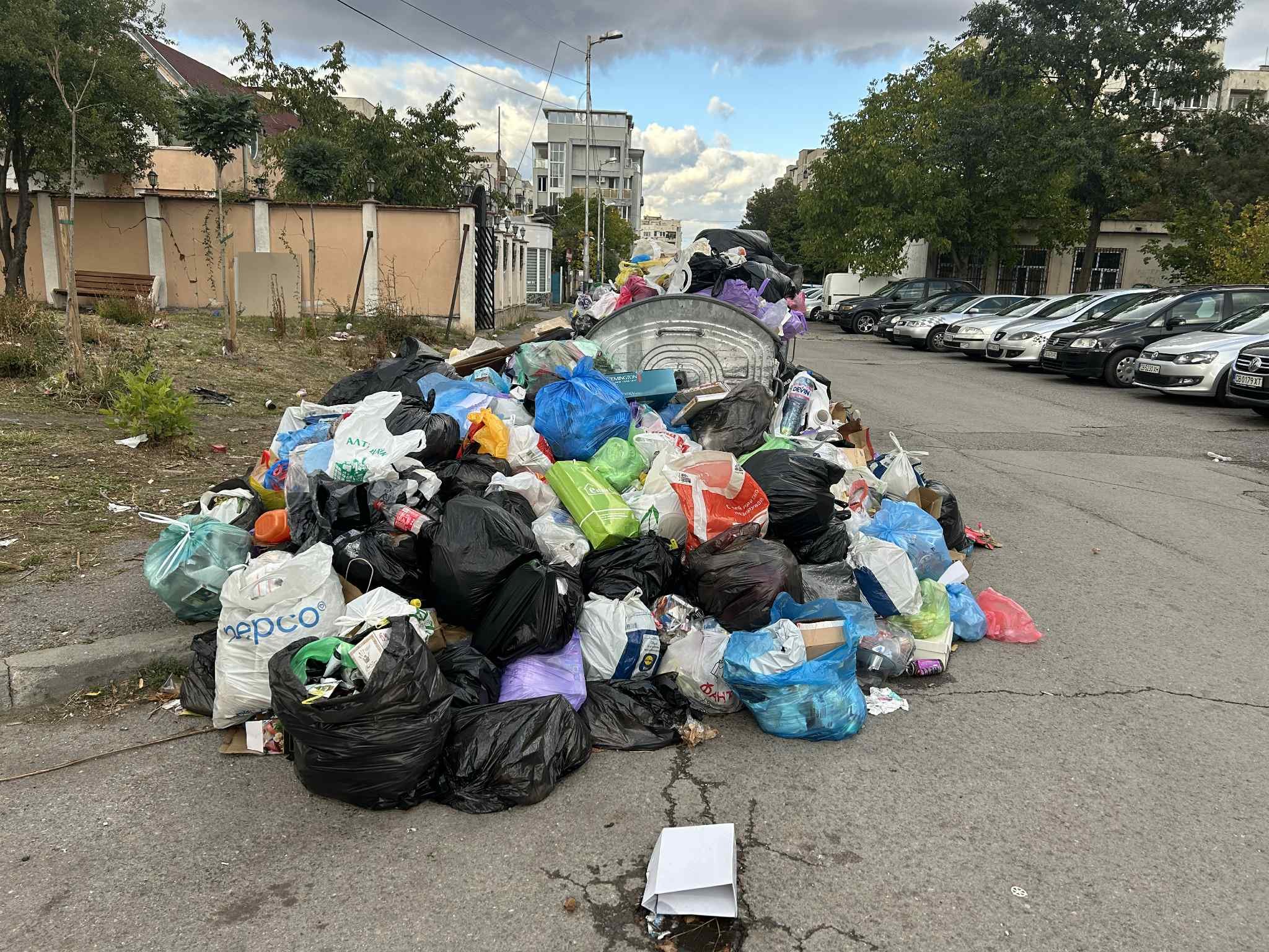 Пълзяща криза. Жалби спират договора с турска фирма за чистенето на част от София