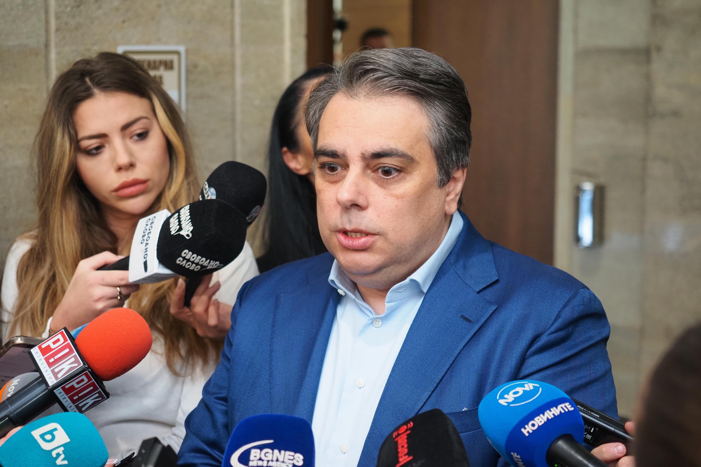 Асен Василев: Управляващите лъжат медиците за заплатите. Готвят ръст на здравната вноска
