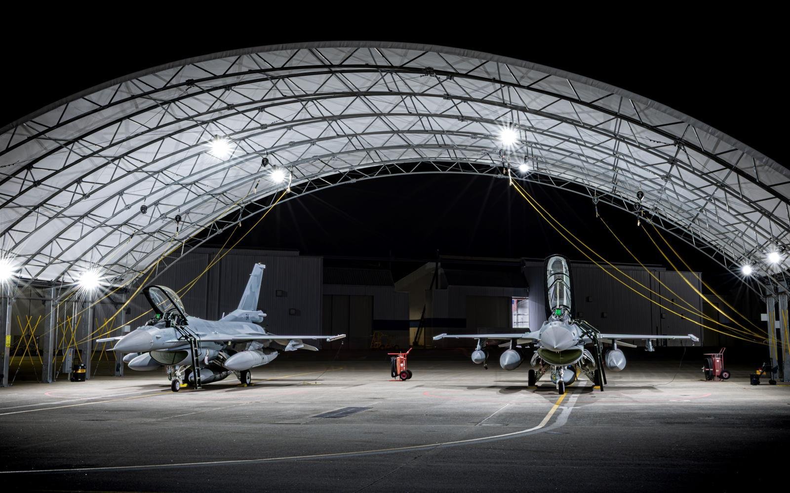 България вече разполага с четири нови F-16, но ще трябват години, за да бъдат усвоени
