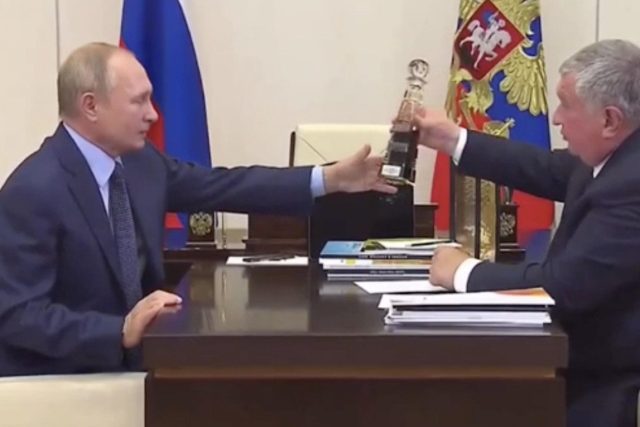 Владимир Путин и Игор Сечин