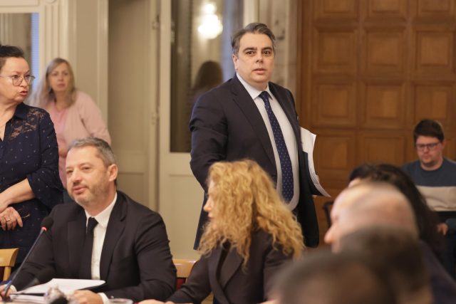 Делян Добрев, Асен Василев