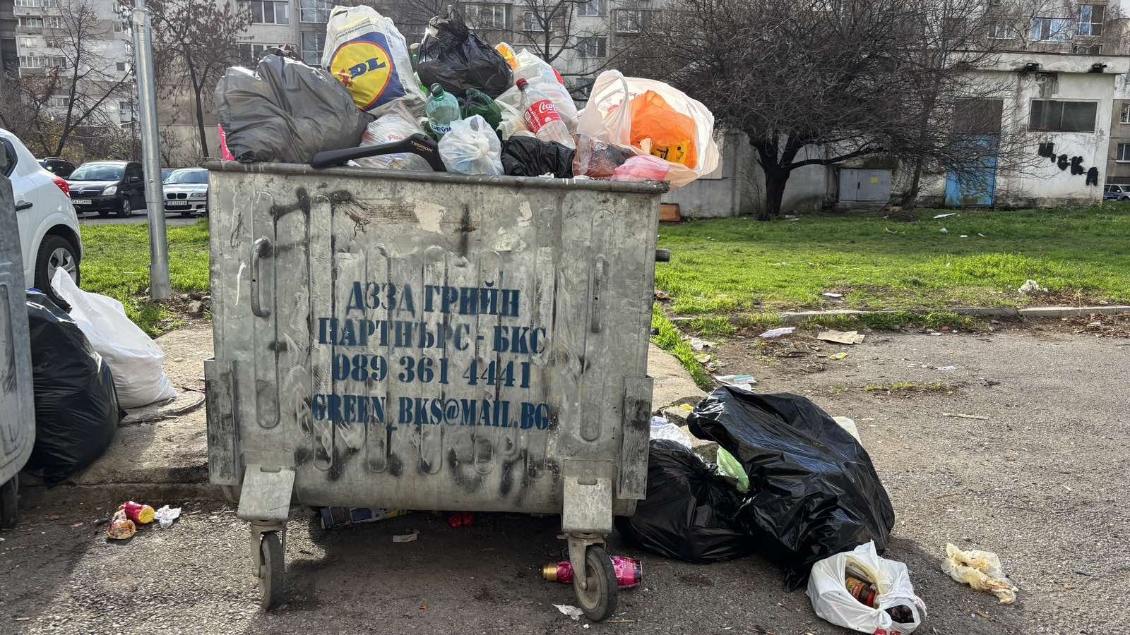 Покрай кризата с боклука в София Титан получи чистенето на още 6 района