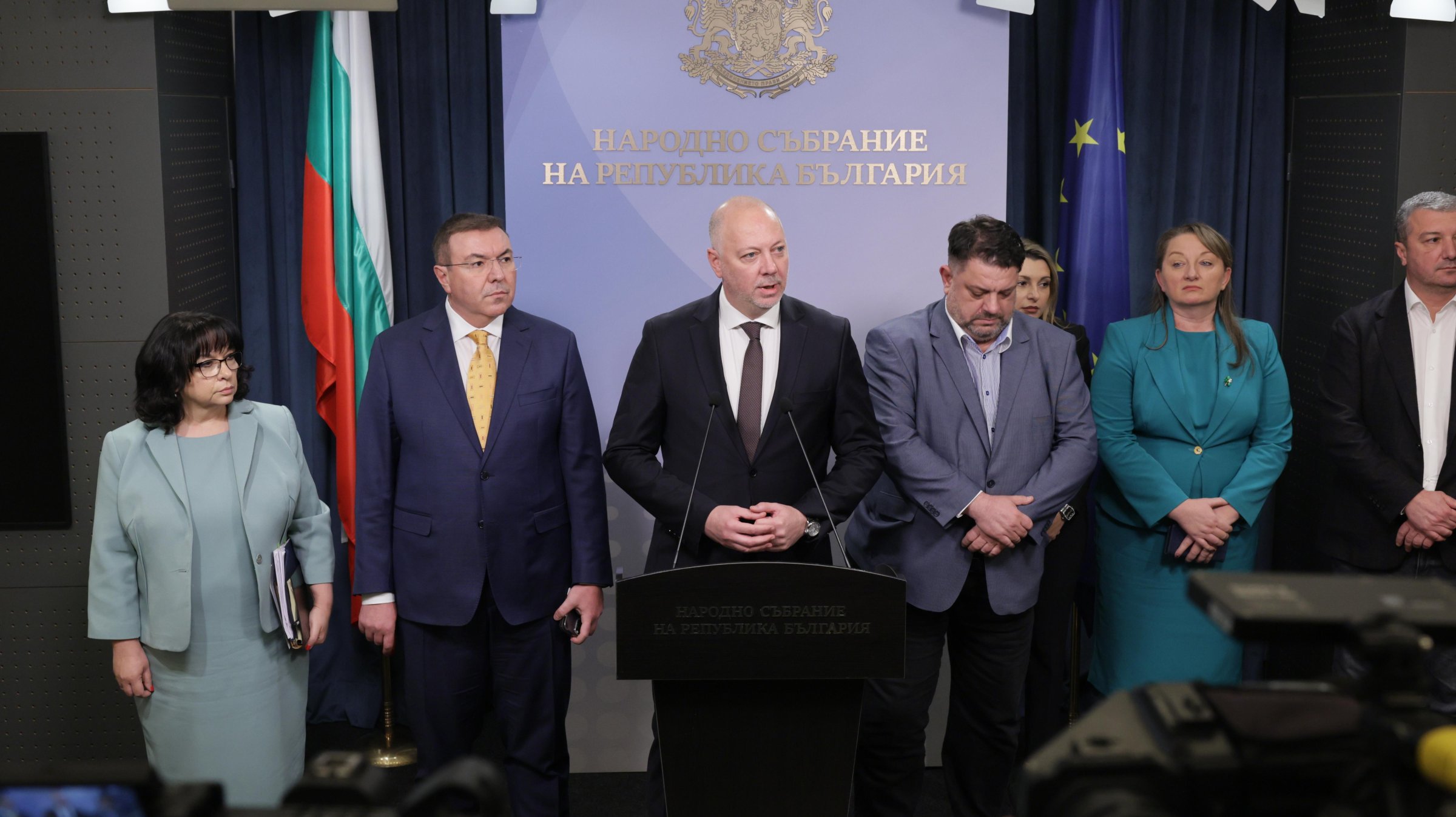 Правителството капитулира след протестите и изтегля Бюджет 2026 (видео)