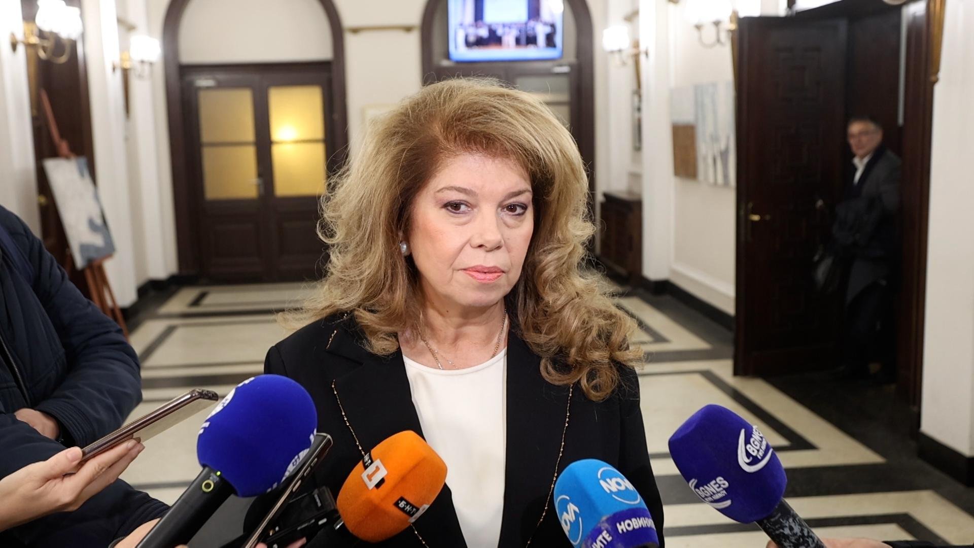 Йотова става първата жена президент и ще назначава служебен премиер