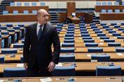 Румен Радев празна пленарна зала