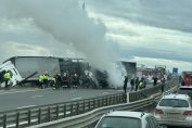 катастрофа между два тира на Северната скоростна тангента в София