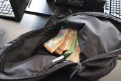пари, евро, раница, купуване на гласове