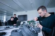 НЕ ПОЛЗВАЙ образование с изкуствен интелект