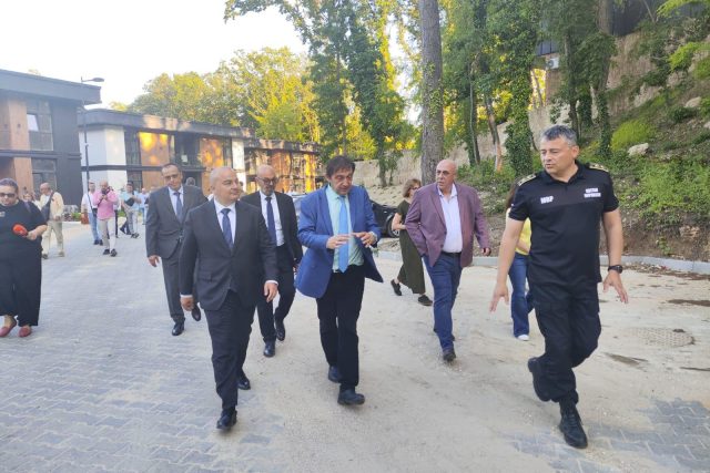 Проверка в местността Баба Алино край Варна, незаконен град, Иван Шишков, Пламен Абровски